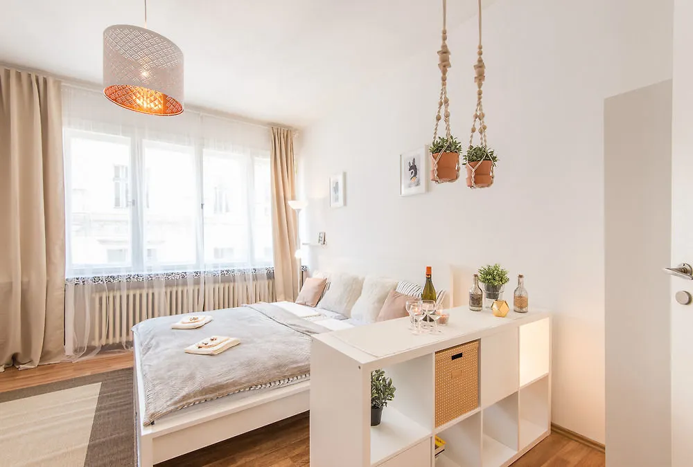 Apartment Na Zborenci 10 Prag