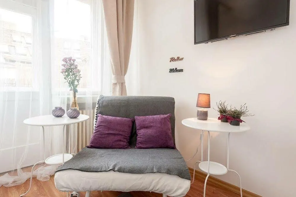 Apartment Na Zborenci 10 Prag