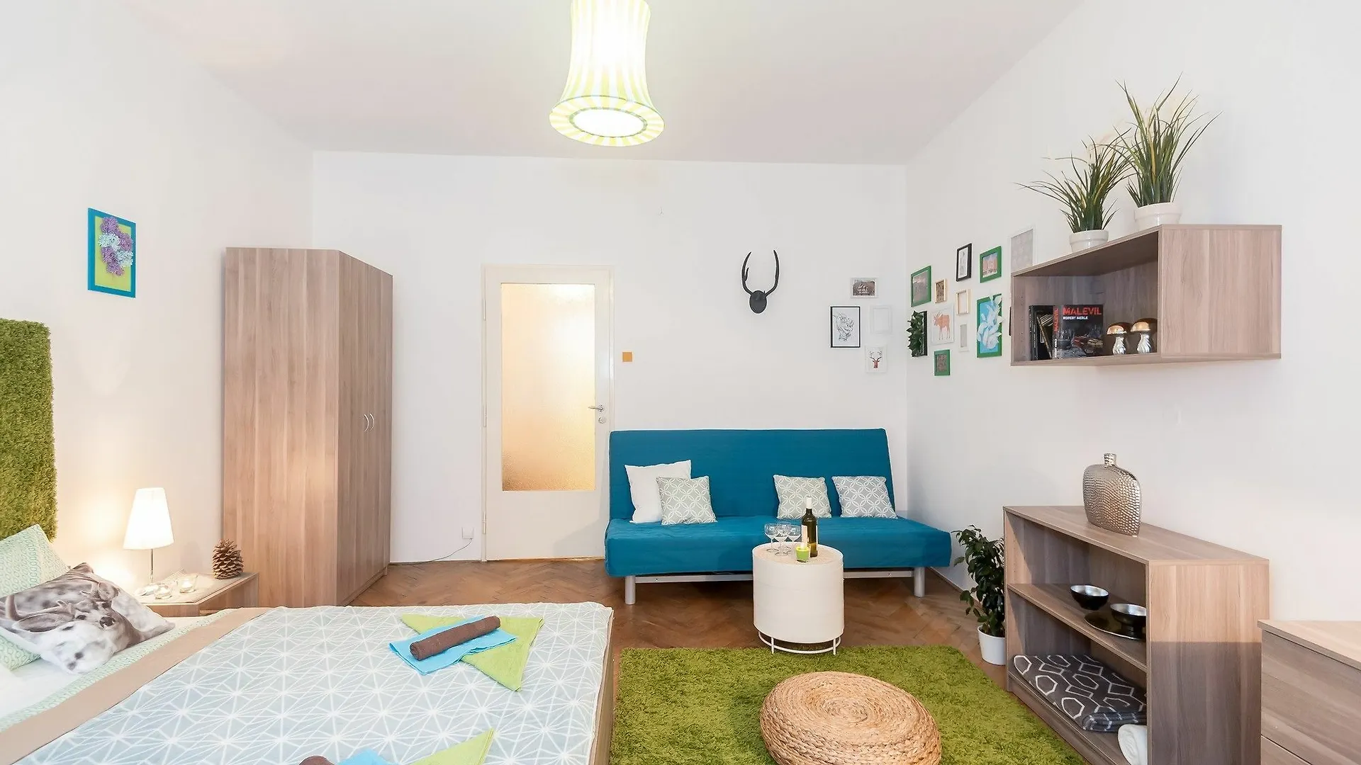 Apartment Na Zborenci 10 Prag 0*,
