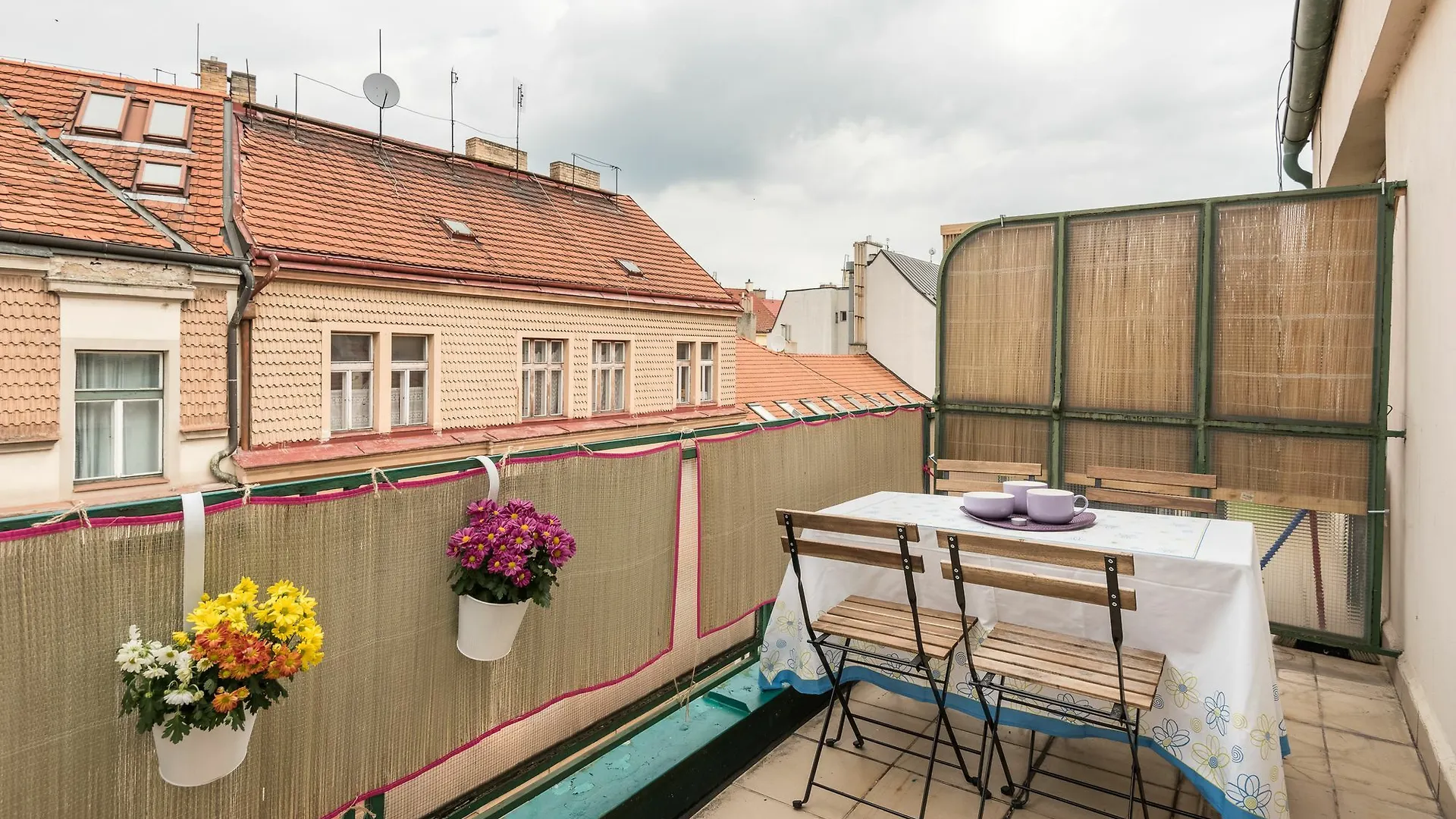 Apartment Na Zborenci 10 Prag Çek Cumhuriyeti