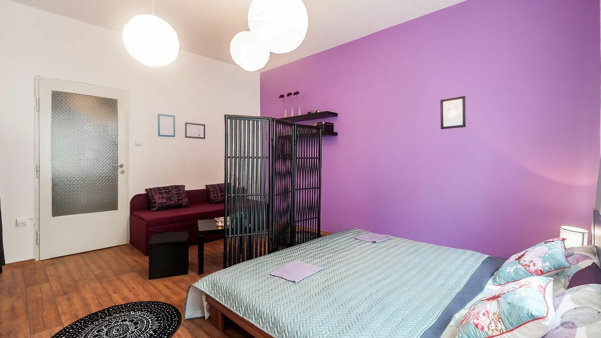 Apartment Na Zborenci 10 Prag 0*,